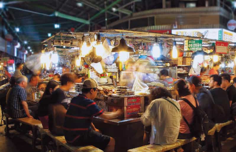 Seoul: Gwangjang Market, Naksan Park, Hidden Gems Night Tour