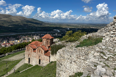 Au départ de Tirana et Durres : excursion à Berat et au lac Belshi