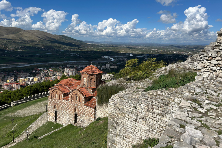 Au départ de Tirana et Durres : excursion à Berat et au lac Belshi