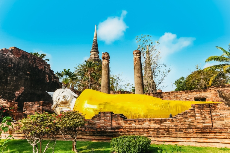 Bangkok: templos de Ayutthaya y almuerzo en grupo reducidoRecogida en el hotel y traslado de ida al punto de encuentro