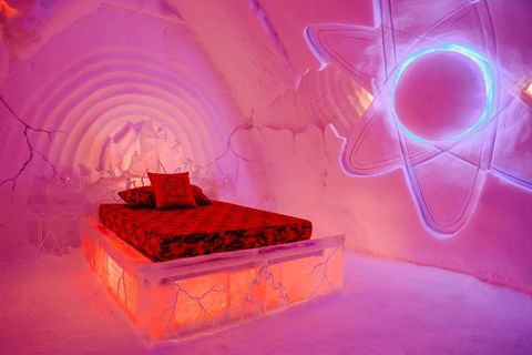 Quebec City: Hotel de Glace Overnight Experience Hotel de Glace Overnight Experience: Thematic Queen Suite