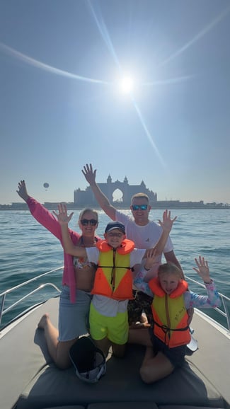 Croazieră privată pe mare - înoată, bronzează-te și admiră priveliștile!