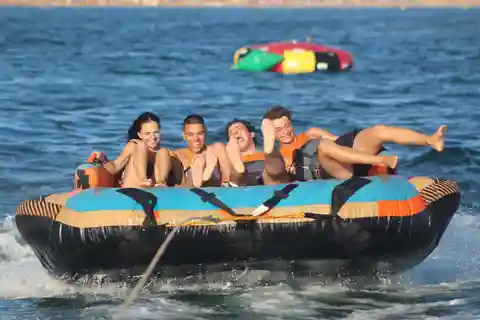 Crazy Sofa Ride: Armação de Pêra