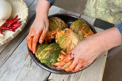Занятие по приготовлению кимчи (+ K-BBQ) в традиционном дворе Ханок