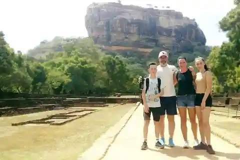 Vanuit Bentota: Sigiriya Leeuwenrots & Dambulla Grottentempel Tour