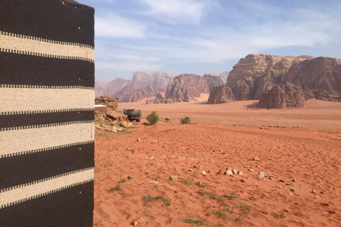 Wadi Rum: 4x4 Jeep Tour 6h with Sunset & With overnight stay