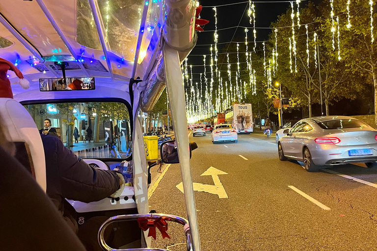 Madryt: &quot;Świąteczny Tuk Tuk. Luksusowe światła i radosna przejażdżka&quot;Dwie godziny świątecznej przejażdżki tuk-tukiem. Światła i radosna jazda