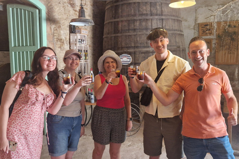 Da Salou: Parco Samá con degustazione di 1 vermouth, servizio di prelievo in hotelDa Salou: Park Samá con 1 degustazione di vermouth, servizio di prelievo in hotel