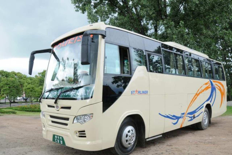 Usługa autobusu turystycznego: Katmandu do Chitwan lub Chitwan do KTM