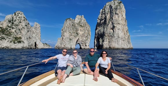 Exklusive Bootstour in der Kleingruppe auf Capri – Schwimmen & Getränke
