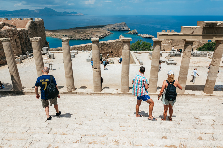 Rodi: Gita guidata in autobus al villaggio di Lindos e alle Sette Sorgenti