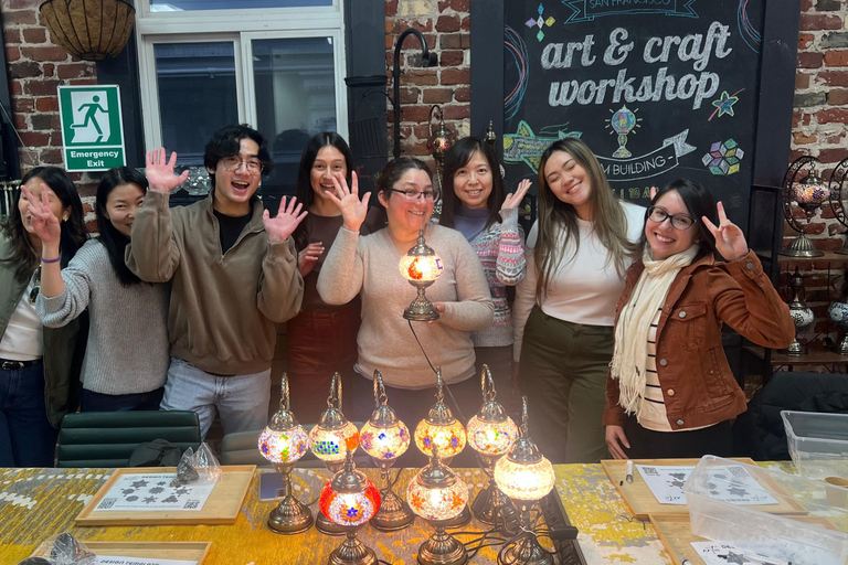 San Jose: laboratorio di lampade a mosaico turcheSan Jose: Laboratorio di lampade a mosaico turche