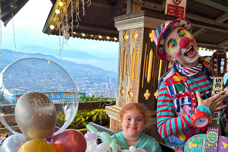 VIP Tour Mirador La Octava Maravilla: Transport, Show, and Drinks Included VIP Tour of the Eighth Wonder Viewpoint: Transport, Show, and Drinks Included