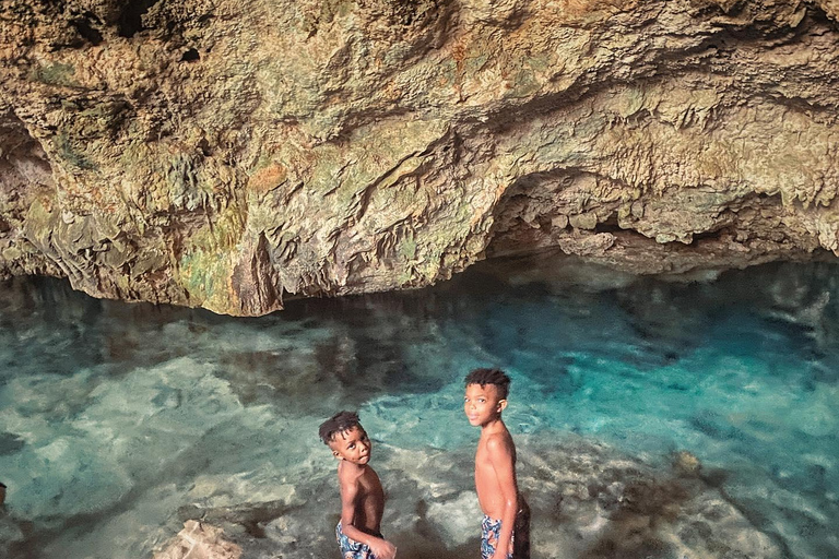 Zanzibar : Lagon bleu, restaurant rupestre, grotte et plage