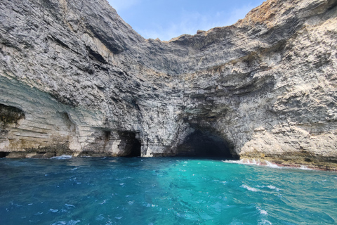 Private Comino Sunset Cruise with Food & Wine Options