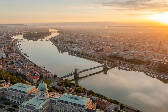 Budapest: Day or Night River Cruise on Panoramic Boat