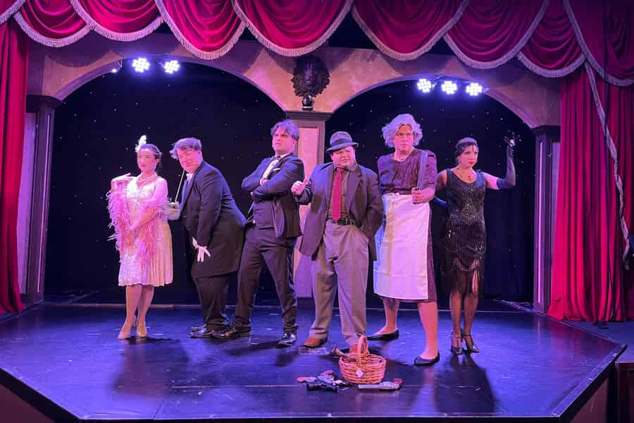 Orlando: Speakeasy Krimi-Dinner-Show mit Essen. Foto: GetYourGuide