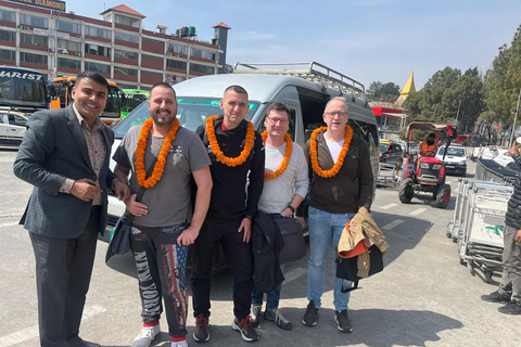 الاستقبال في المطار أو التوصيل بالمركبات الخاصة.