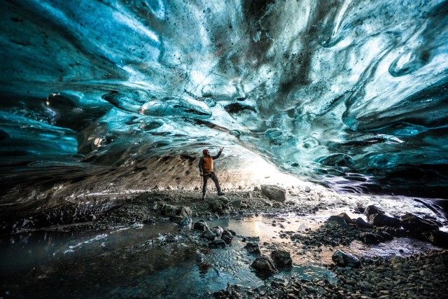 Visit Easy Hike to a Natural Ice Cave from Jökulsárlón in Jökulsárlón