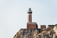 Capri, voyage en bateau insulaire avec grottes - Housity
