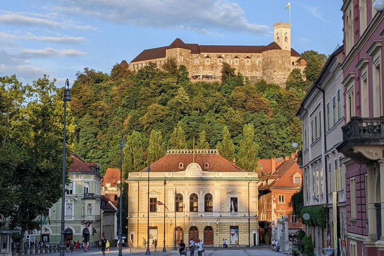 Ljubljana: Tour guiado de descoberta do centro histórico romântico