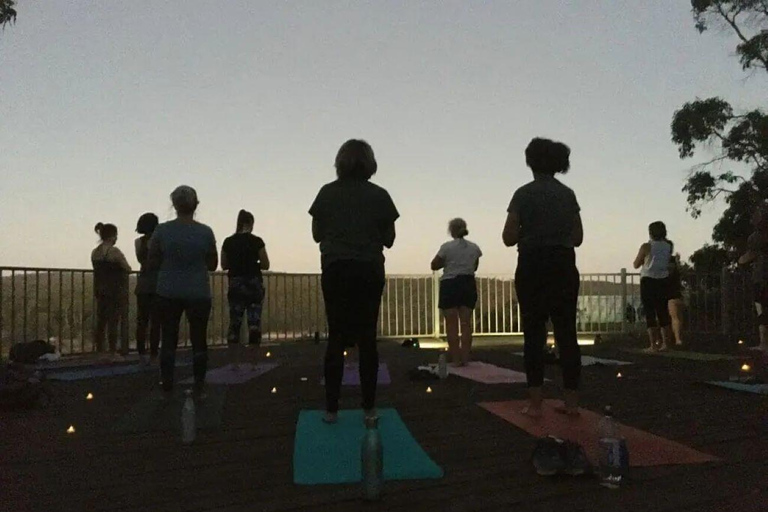 Perth: Experiência de caminhada com ioga na lua cheia