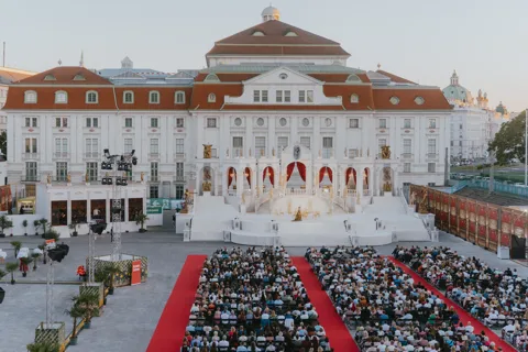 Vienne : opéra en plein air unique « La Traviata » - avec place assise