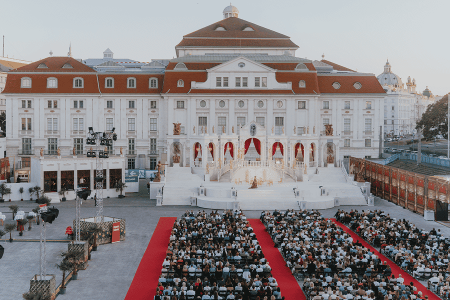Wien: einzigartige Open-Air-Oper "Carmen" - mit Sitzplatz. Foto: GetYourGuide