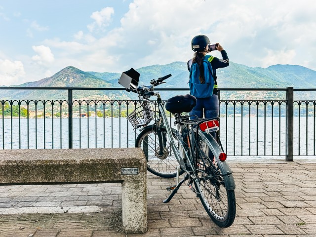 Visit Lake Como Guided Electric Bike Tour with iPad and Audio in Como