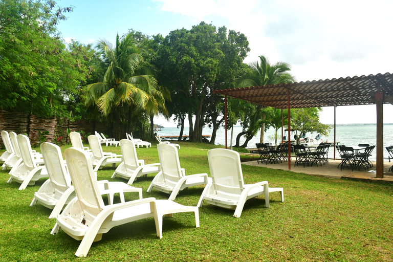 Mahahual: Chacchoben Mayan Ruins and Seven Color Lagoon Trip