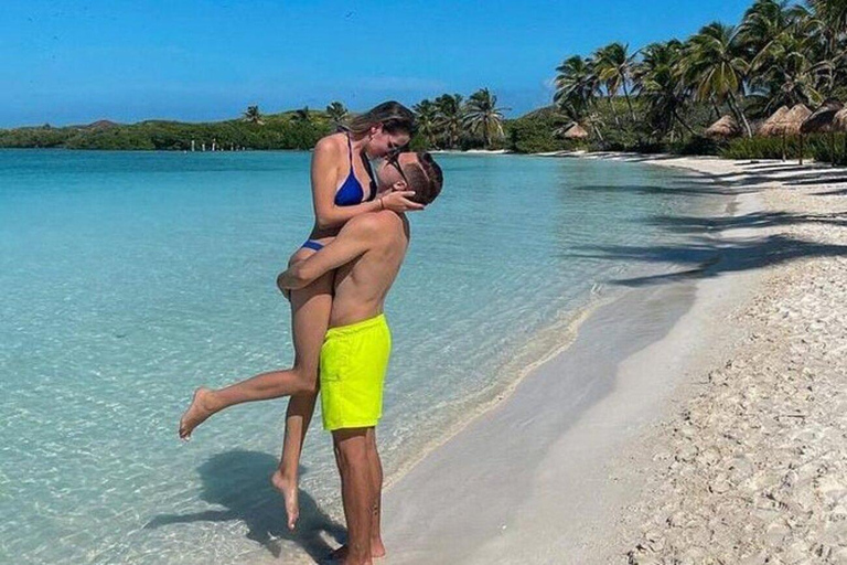 Riviera Maya: Isla Contoy and Isla Mujeres Full-Day Tour