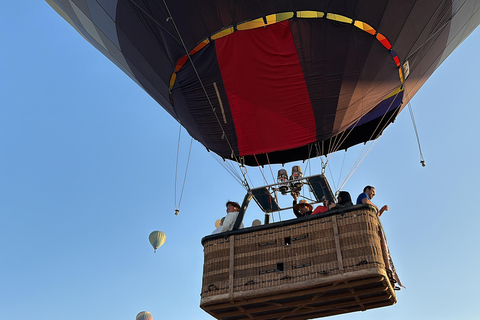 from MexicoCity:Balloon flight Over thepyramidsofTeotihuacanVuelo en globo aerostatico con traslado desde CDMX