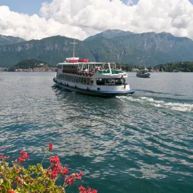 Öffentliche Bootstour durch das erste Becken des Comer Sees