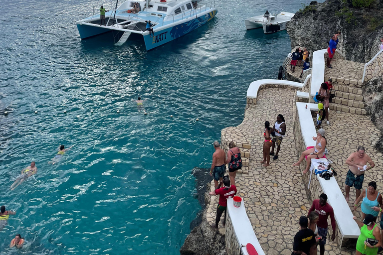 Crucero en Catamarán con Fiesta y Snorkel desde Montego Bay