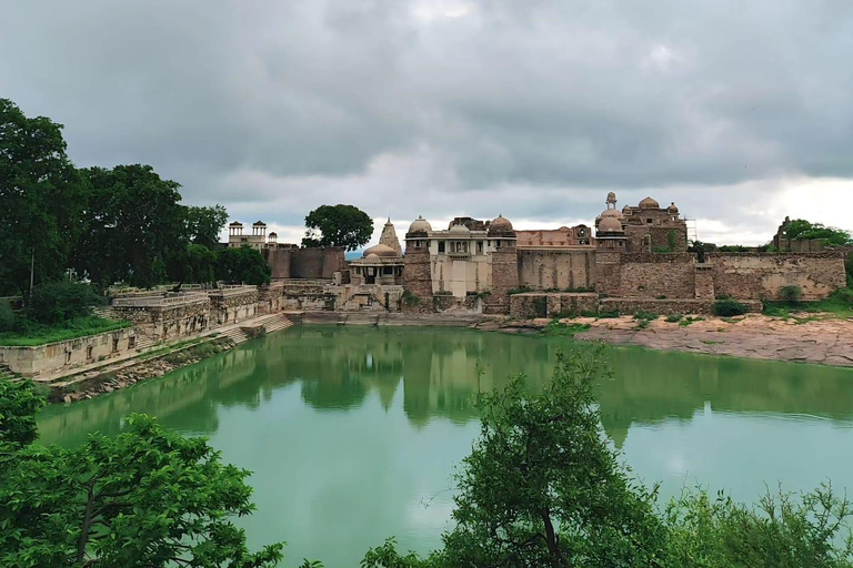 Echoes of Valor- Day Trip to Chittorgarh Fort with Transfers