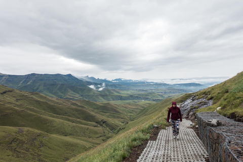 Durban: Drakensberg Mountain 2-Day Tour plus Hike with Lunch