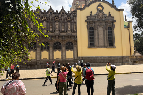 Addis Ababa: Guided Hop-On Hop-Off Tour with Guide
