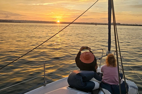 San Diego: San Diego Bay Sunset & Daytime Sailing Experience Sunset Sailing Experience on San Diego Bay