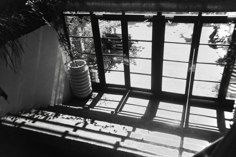 Tbilisi: Photo Walk Tour with Soviet Modernism