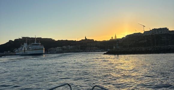 Gozo: Private Boat Trip to Dwejra Caves and Snorkeling