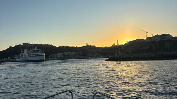 Gozo: gita in barca privata alle grotte di Dwejra e snorkeling
