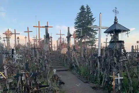 Excursão partilhada de 5,5 horas ao Monte das Cruzes a partir de Riga