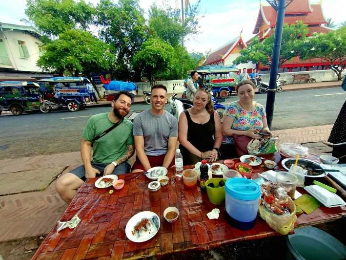 Luang Prabang: Foodie Walking Tour & Monk Blessing