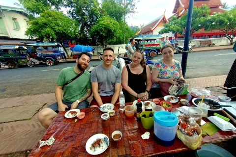 Luang Prabang: recorrido gastronómico privado a pie por el casco antiguo con almuerzo