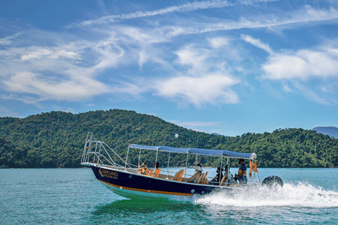 Îles Paraty : Bateau rapide avec plongée en apnéeTour en bateau en groupe sur la mer de Paraty