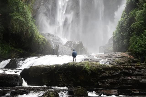 康提：兰博达瀑布和普纳瀑布，以及安布鲁瓦瓦天空塔日落康提：兰博达瀑布和普纳瀑布，以及安布卢瓦瓦天空塔日落之旅