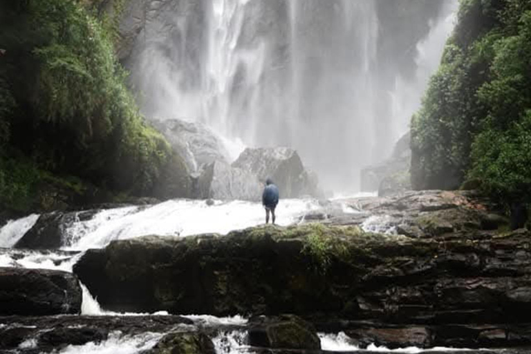 康提：兰博达瀑布和普纳瀑布，以及安布鲁瓦瓦天空塔日落康提：兰博达瀑布和普纳瀑布，以及安布卢瓦瓦天空塔日落之旅