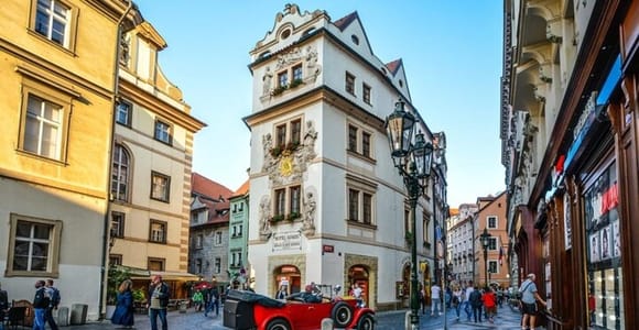 Prague: Must-See Attractions Walking Tour via Charles Bridge
