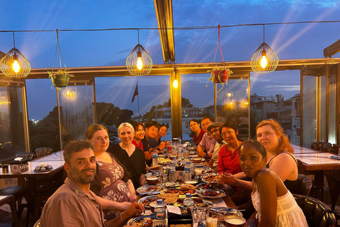 Istanbul: Avondje Turks eten en Rooftop Experience