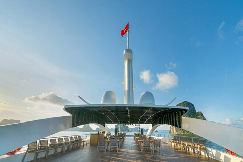 Halong Bay: Leona Dinner Cruise with Fireworks Show